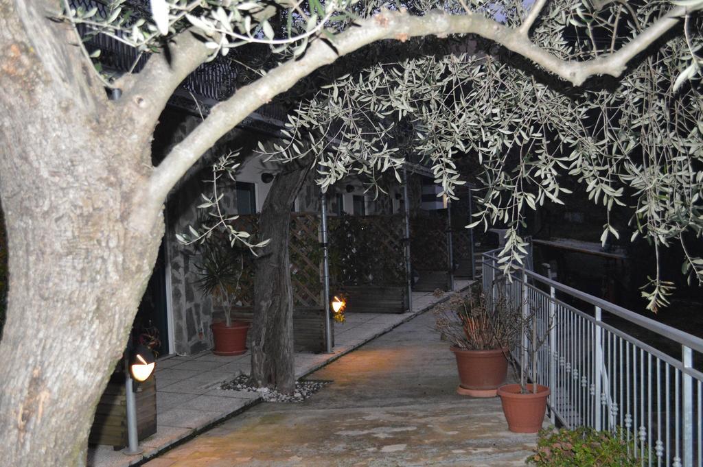 Affittacamere Arabafenice Vezzano Ligure Exterior photo